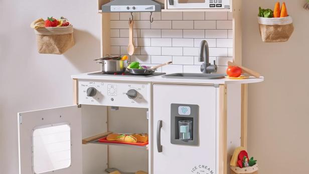 10 Best Interactive Play Kitchens for Kids